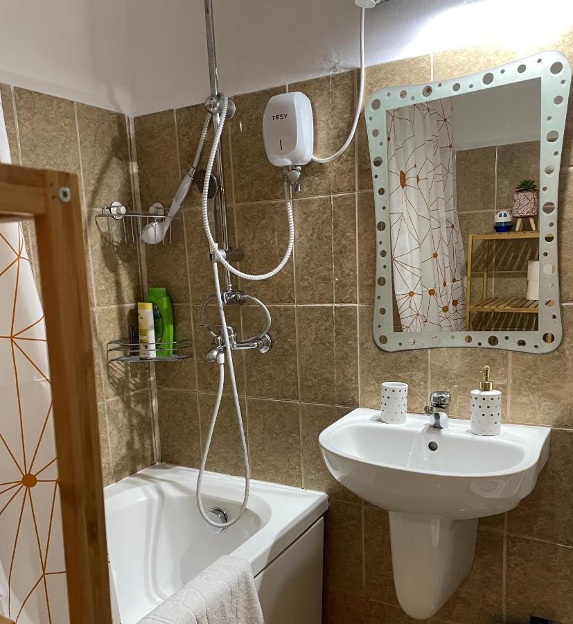 Cozy And Clean Apartment, Near National Arena Bukarest Exterior foto